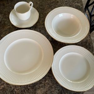 1 dinner set of Mikasa Empire Gold.